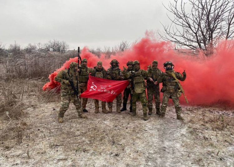 Российские военные водрузили красное знамя в районе Угледара ВС-РФ-зачистили-ещё-один-участок-Марьинки