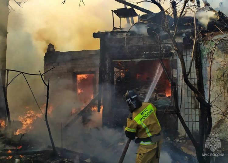 Сотрудники-МЧС-ДНР-за-минувшие-сутки-ликвидировали-7-пожаров