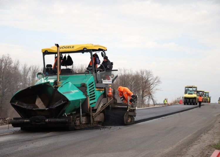 В новых регионах России начали досрочно ремонт автодорог В-новых-регионах-России-начали-досрочно-ремонт-автодорог