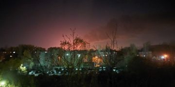 В Донецке ранены три журналиста, два сотрудника МЧС и 14 гражданских В-Донецке-ранены-три-журналиста,-два-сотрудника-МЧС-и-14-гражданских