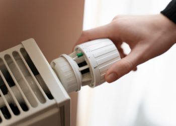 «Не-хватает-пенсии-за-электричество-платить»:-Жители-Святогорска-жалуются-на-отсутствие-отопления