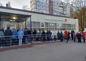 Работа-МФЦ-в-Донецке-парализована-из-за-очереди-на-очередь
