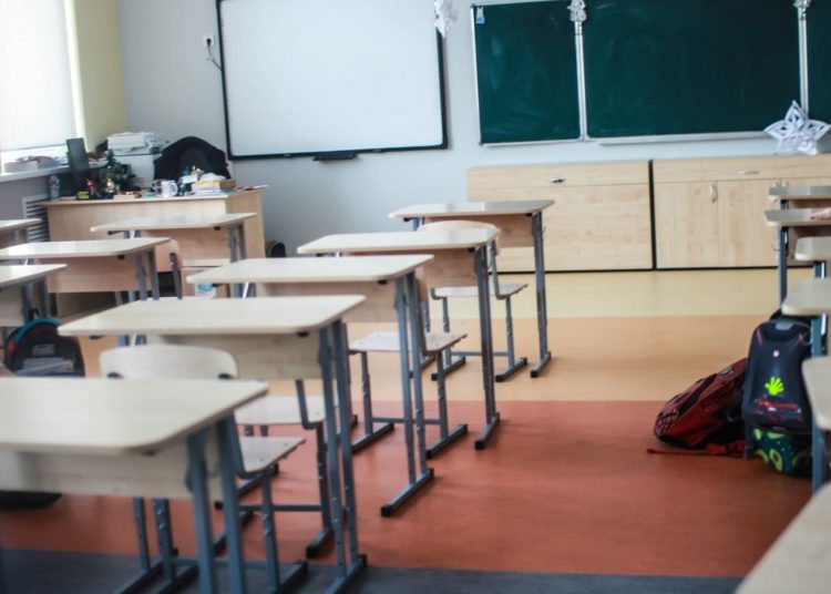 Школы-Луганска-переходят-на-дистанционное-обучение