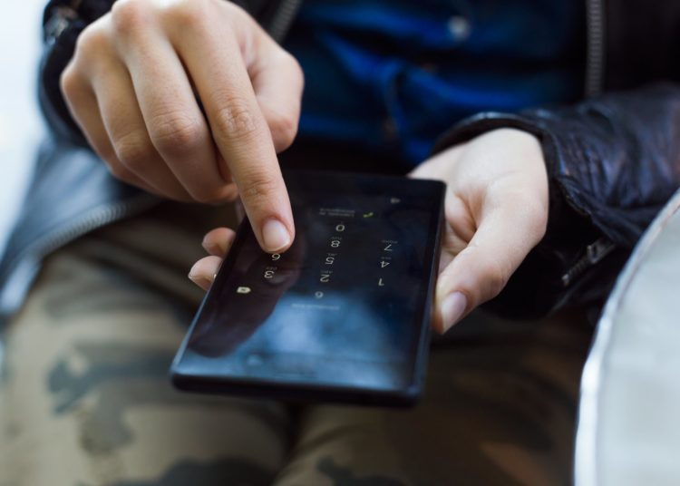 Банковские-мошенники-всё-чаще-стали-дозваниваться-в-Донецк