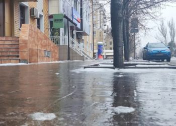 Снег-и-лед-на-дорогах:-Куда-жаловаться-на-скользкие-тротуары-в-ДНР?