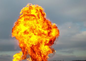 Украинский-беспилотник-атаковал-нефтебазу-в-ЛНР