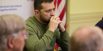Украинские олигархи начали топить Зеленского Зеленский