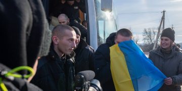 Россия и Украина провели крупный обмен пленными по формуле 195 на 195