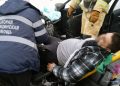 Спасатели МЧС ДНР вытащили водителя из искорёженного после ДТП автомобиля