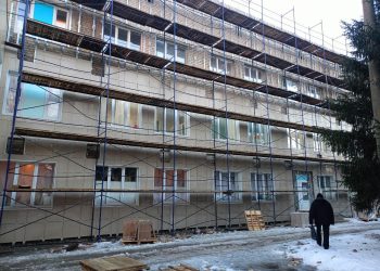 Москвичи продолжили ремонт главного корпуса ЦРБ в Тельманово