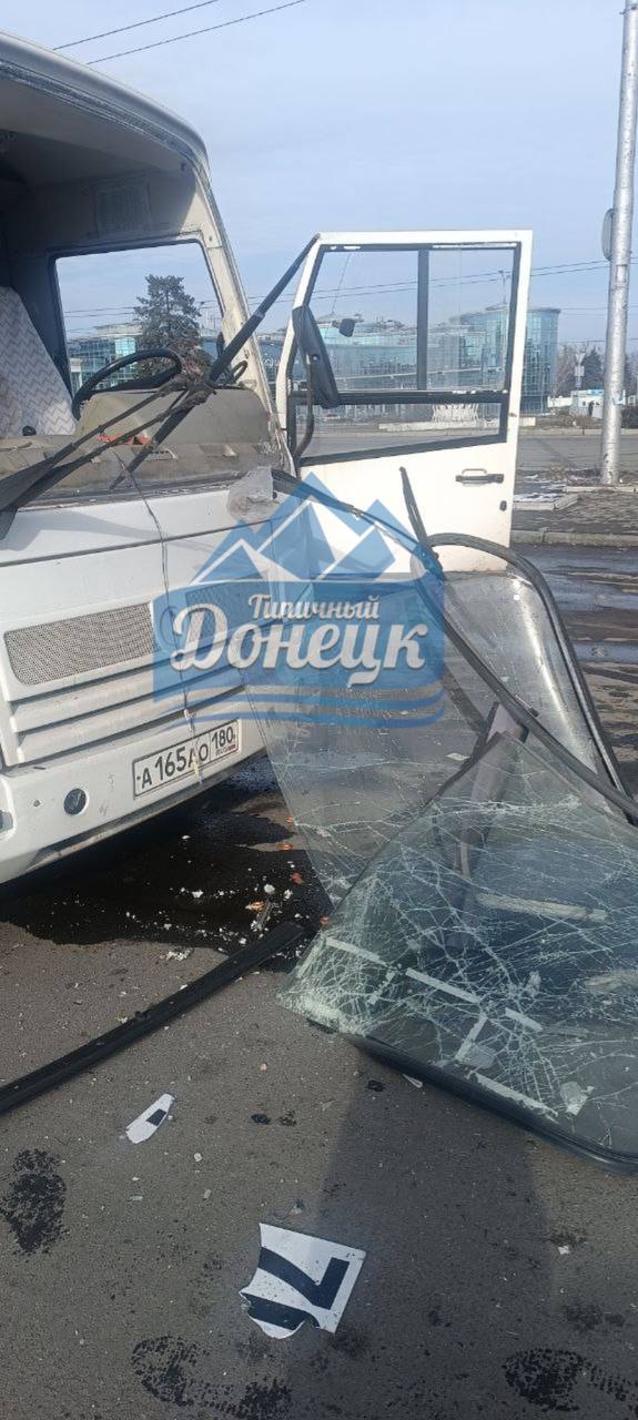 Дрон ВСУ скинул взрывчатку на автобус 70-го маршрута в Донецке