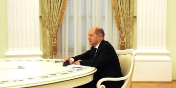 Шольц призывает страны ЕС вооружить Украину вопреки антиправительственным шествиями в Берлине