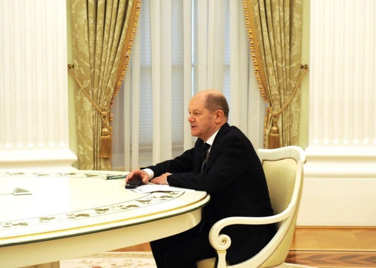 Шольц призывает страны ЕС вооружить Украину вопреки антиправительственным шествиями в Берлине