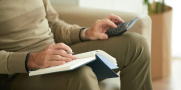 С 1 апреля пенсии автоматически вырастут на 7,5%
