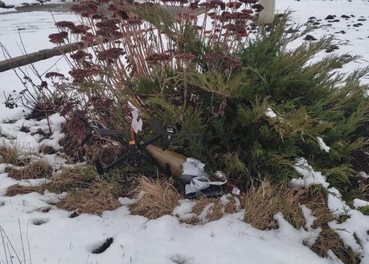 Беспилотник ВСУ атаковал сотрудников аварийной службы в Горловке