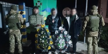 Украинцы пытались сбежать из страны с помощью похоронной атрибутики