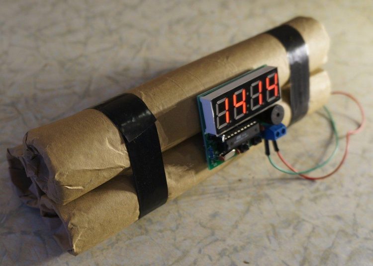 В ЛНР нашли бомбу под автомобилем замректора Луганского университета В ЛНР нашли бомбу под автомобилем замректора Луганского университета