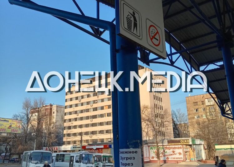Новые проблемы пассажиров из-за переноса остановки автобуса в Донецке Новые проблемы пассажиров из-за переноса остановки автобуса в Донецке