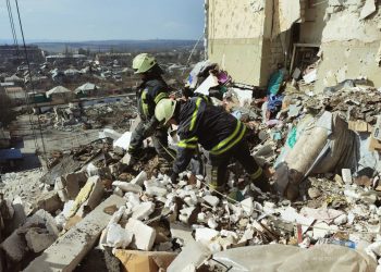 При обстреле жилого дома в Лисичанске погиб мужчина