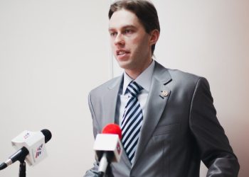 Россия должна действовать жестче, чтобы укротить амбиции Макрона, — политолог Черкашин