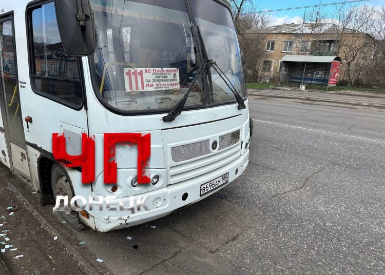В донецкой маршрутке женщине оторвало ногу В донецкой маршрутке женщине оторвало ногу