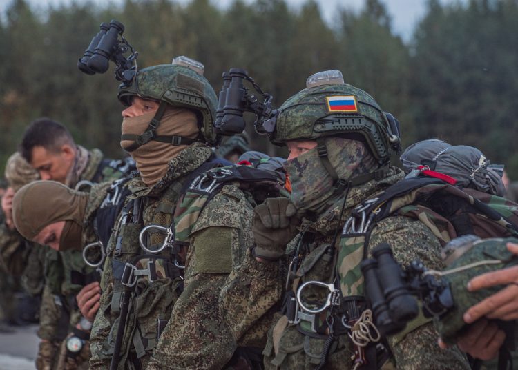 Битва за Часов Яр: бойцы ВДВ взяли микрорайон "Канал" в клещи Битва за Часов Яр: бойцы ВДВ взяли микрорайон «Канал» в клещи