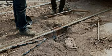 На трамвайных путях в Донецке приварили кусочек рельса На трамвайных путях в Донецке приварили кусочек рельса