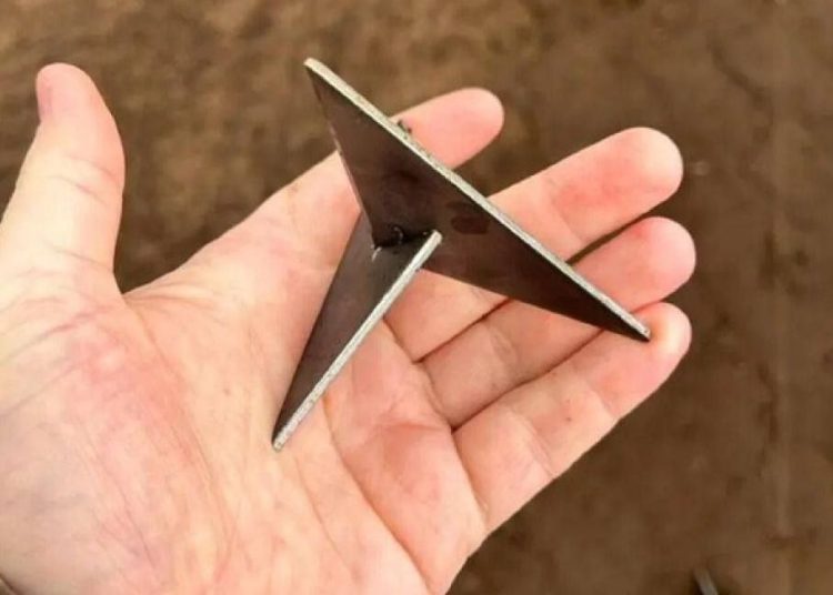 ВСУ с дронов раскидывают кальтропы на позиции ВС РФ ВСУ с дронов раскидывают кальтропы на позиции ВС РФ