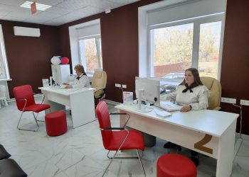 В Еленовке открылся отремонтированный МФЦ
