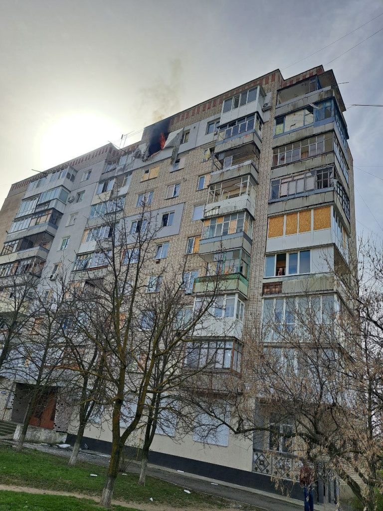 Украинский дрон попал в жилой дом в Новой Каховке
