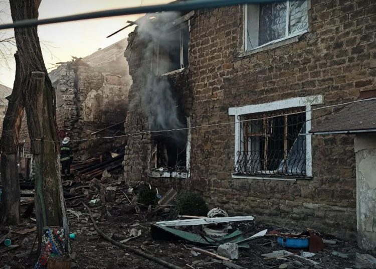 ВСУ обстреляли Стаханов ЛНР: поврежден жилой дом