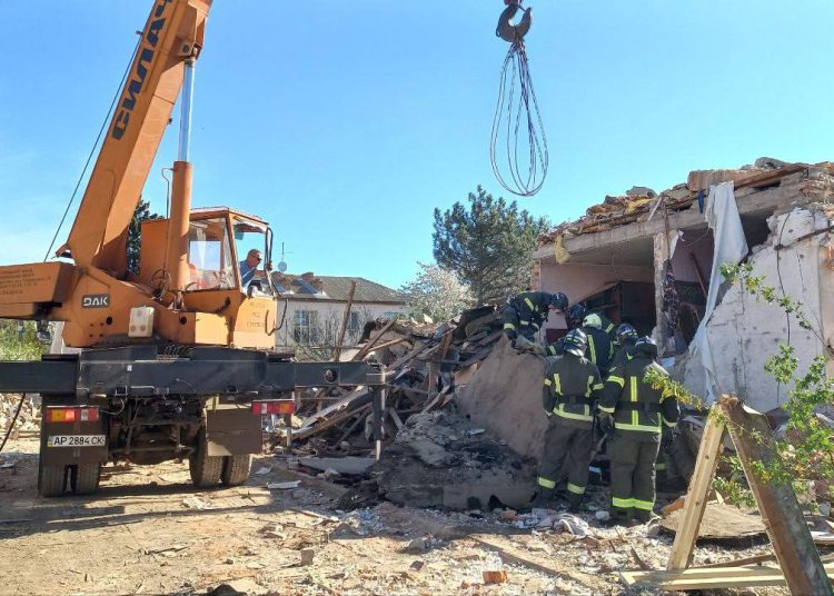 Количество погибших при ударе ВСУ в Токмаке увеличилось до восьми человек Количество погибших при ударе ВСУ в Токмаке увеличилось до восьми человек