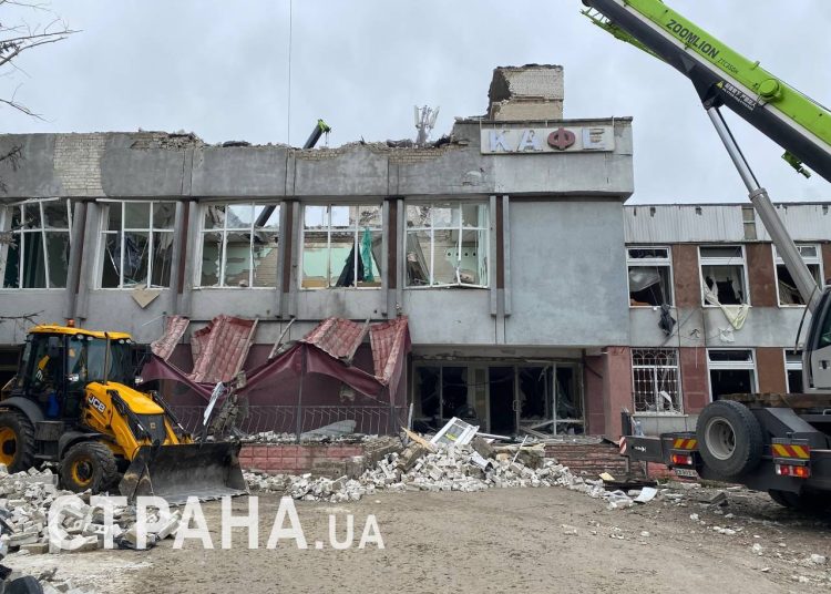 ВКС РФ уничтожили военную часть ВСУ в гостинице «Придеснянская» ВКС РФ уничтожили военную часть ВСУ в гостинице «Придеснянская»