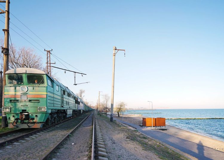 Первый грузовой состав пришёл в морской порт Мариуполя