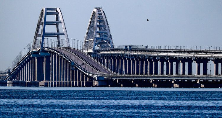 Киев снова собрался разрушить Крымский мост Киев снова собрался разрушить Крымский мост