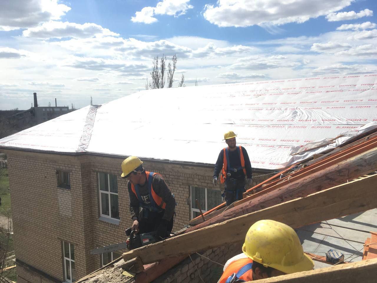Строители из Магаданской области проведут ремонт двух ждановских школ