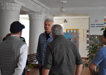 Строители из Магаданской области проведут ремонт двух ждановских школ