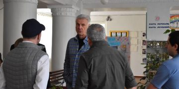 Строители из Магаданской области проведут ремонт двух ждановских школ Строители из Магаданской области проведут ремонт двух ждановских школ