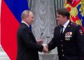 Владимир Путин впервые вручил Героя России военнослужащему МВД ДНР
