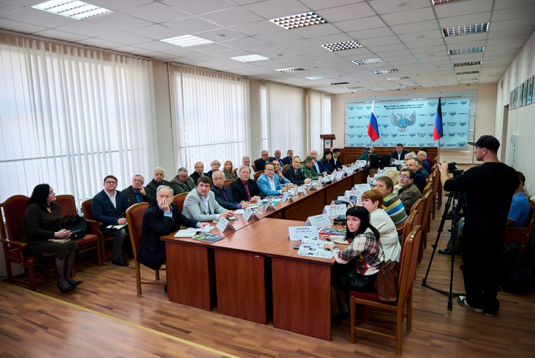 В ДНР создали проект автоматизированного очистного комбайна для угольных пластов В ДНР создали проект автоматизированного очистного комбайна для угольных пластов