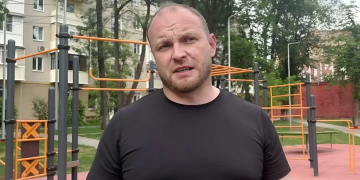 В Мариуполе обустроили очередной двор с фонтаном по проспекту Металлургов