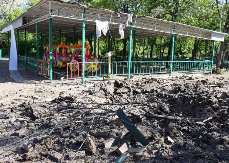 Детский парк аттракционов поврежден в результате удара ВСУ по Стаханову