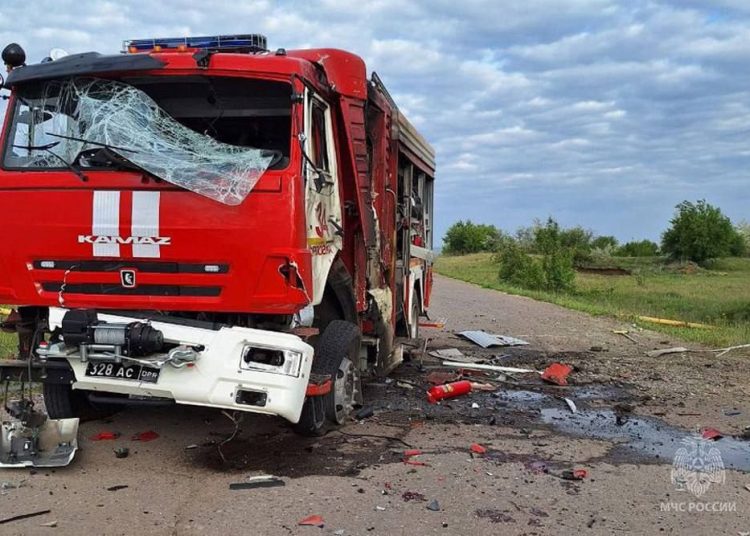 FPV дрон атаковал пожарную машину в Горловке
