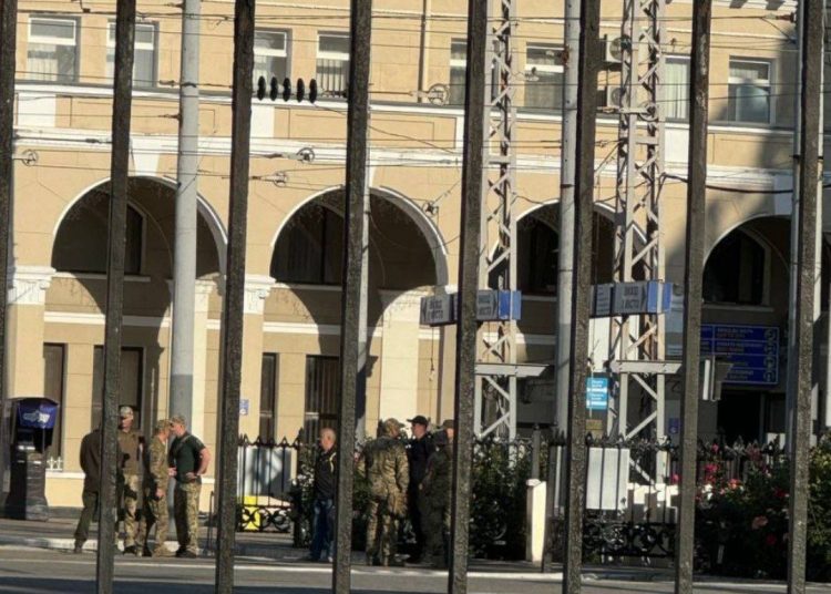 На Украине начальников поездов просят сдавать ТЦК мужчин пассажиров На Украине начальников поездов просят сдавать ТЦК мужчин пассажиров