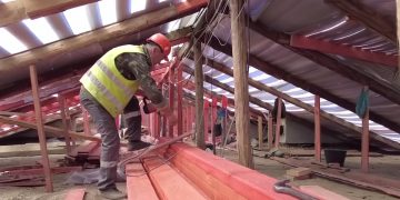 Нижегородцы восстановили более 20 крыш в Харцызске Нижегородцы восстановили более 20 крыш в Харцызске