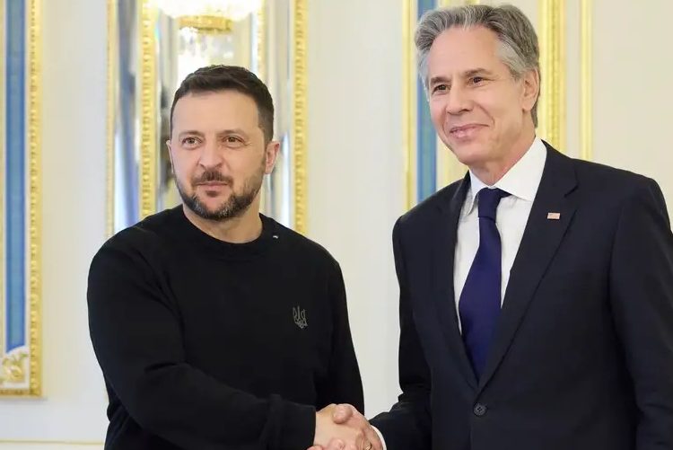 Блинкен: военная помощь США для Украины «уже в пути»