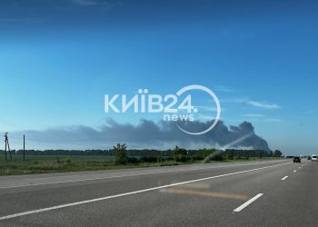 Под Киевом после ночного удара горит промышленный объект