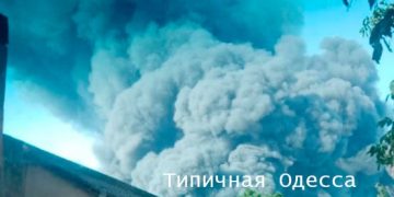 В Одессе после ракетного удара загорелся склад вооружения ВСУ