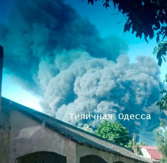 В Одессе после ракетного удара загорелся склад вооружения ВСУ