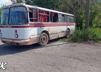 ВСУ сбросили бомбу на автобус стоящий на заправке в Горловке